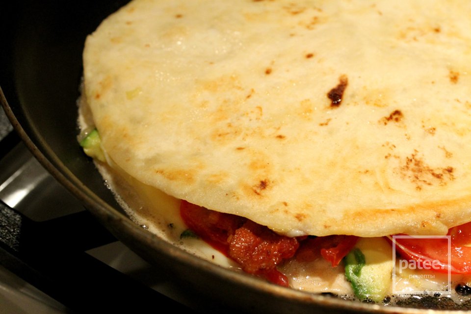 Кесадилья с беконом и авокадо - Шаг 14