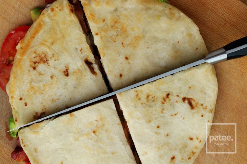 Кесадилья с беконом и авокадо - Шаг 16