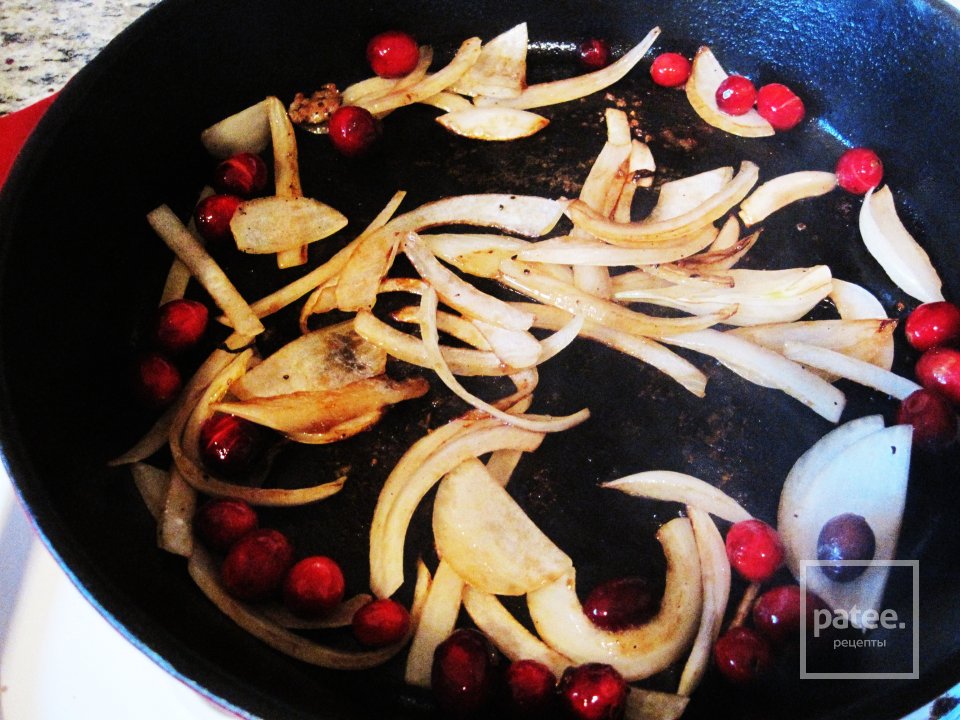 Свиные отбивные с грушей и клюквой - Шаг 5