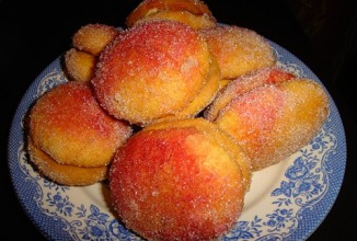 Пирожные Персики