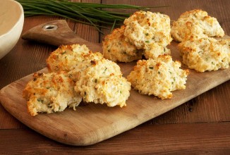 Печенье с сыром и зеленым луком