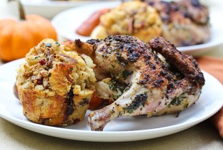 Запеченный цыплята с овощами, цедрой и приправами