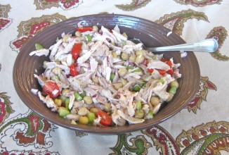 Салат из курицы с нутом