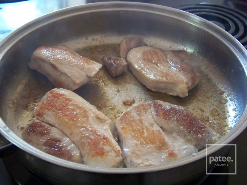 Свиные отбивные с яблоками и изюмом по-датски - Шаг 5