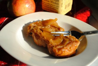 Яблочная запеканка с бурбоном и французскими тостами