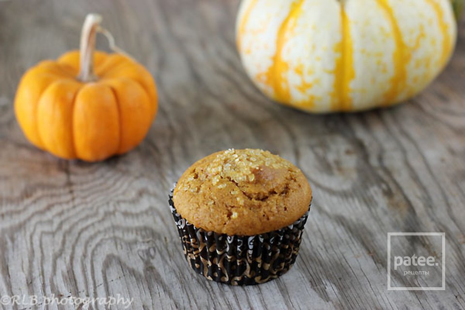 Тыквенные кексы со сливочным сыром и штрейзелем (кондитерской крошкой) - Шаг 7
