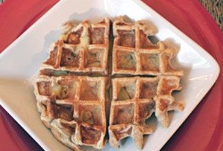 Яблочные вафли с корицей