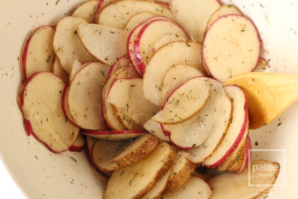 Запеченный картофель с зеленью и специями - Шаг 7