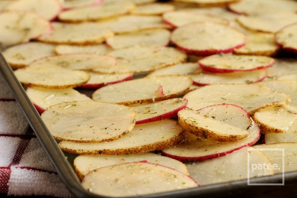 Запеченный картофель с зеленью и специями - Шаг 8