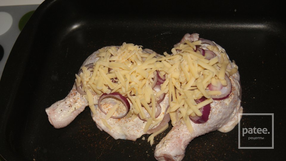 Спагетти с курицей под сыром и луком - Шаг 4