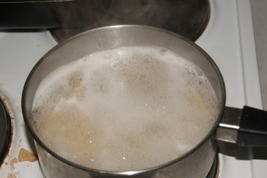 Спагетти с курицей под сыром и луком - приготовление