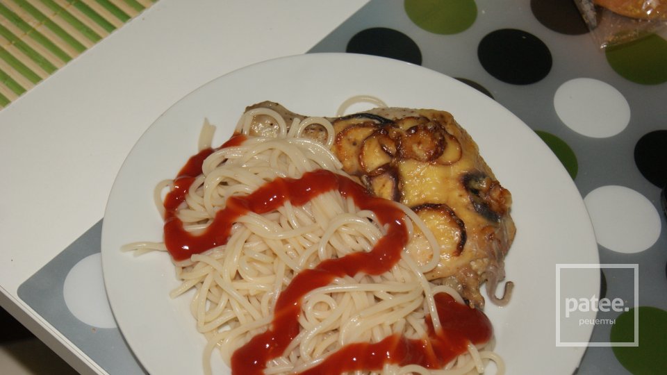 Спагетти с курицей под сыром и луком - Шаг 8