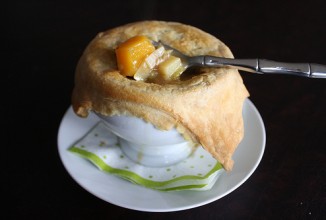 Осенний закрытый пирог с овощами