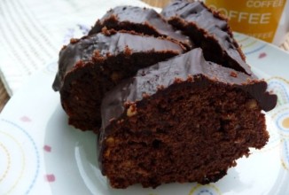 Шоколадный кекс с орехами