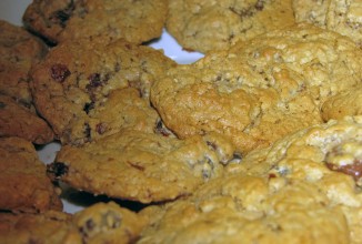 Овсяное печенье с изюмом и шоколадом