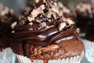 Шоколадные кексы с конфетами