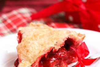 Постный пирог с клубникой