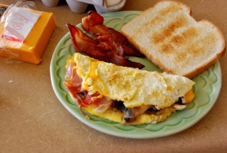 Омлет с ветчиной и сыром