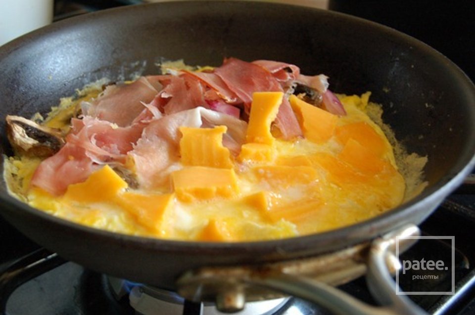 Омлет с ветчиной и сыром - Шаг 5