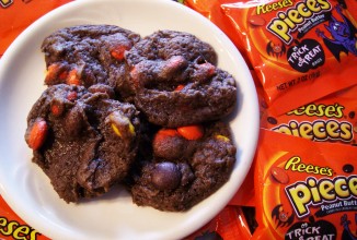 Шоколадное печенье с драже