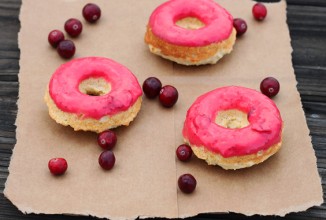 Пончики с клюквенной глазурью