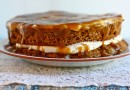 Торт с взбитыми сливками и карамелью