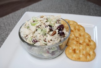 Куриный салат с орехами