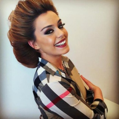 Прическа для новогоднего образа )