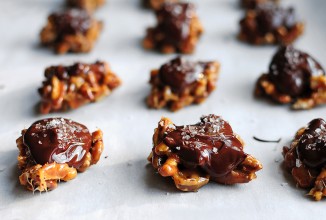 Карамельные конфеты с орехами и шоколадом