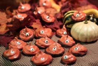 Привидения из безе на Хэллоуин