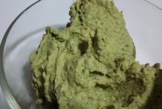 Хумус с кинзой и халапеньо