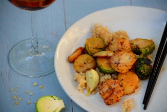 Карамелизированные гребешки с брюссельской капустой в рыбном соусе