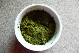 Песто с базиликом и семечками