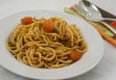 Спагетти с овощами в томатном соусе