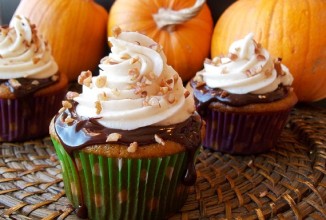 Тыквенные кексы с ганашем и кремом