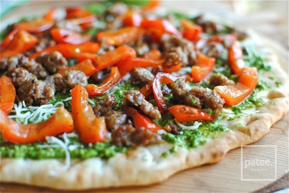 Пицца с песто и колбасой - Шаг 7