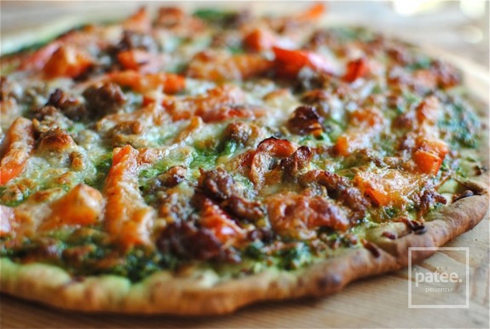 Пицца с песто и колбасой - Шаг 9