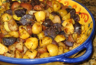 Жареный картофель с зеленью