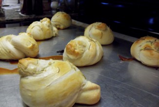 Чесночные булочки с розмарином