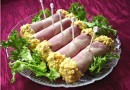 Рулетики из ветчины с сыром и чесноком