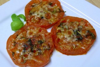 Помидоры с сыром и базиликом