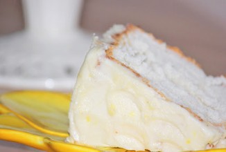 Ангельский торт с лимонной глазурью