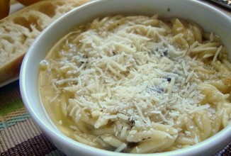 Суп с пастой орзо и шпинатом