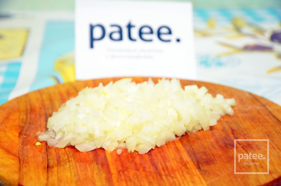 Слоёный салат с курицей и грибами - Шаг 3