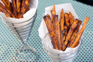 Запеченный сладкий картофель со специями