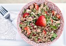 Клубничный салат с киноа