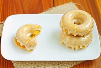 Пончики с медовой глазурью