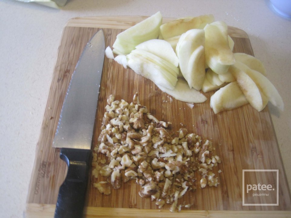 Яблочный пирог с орехами и беконом - Шаг 2