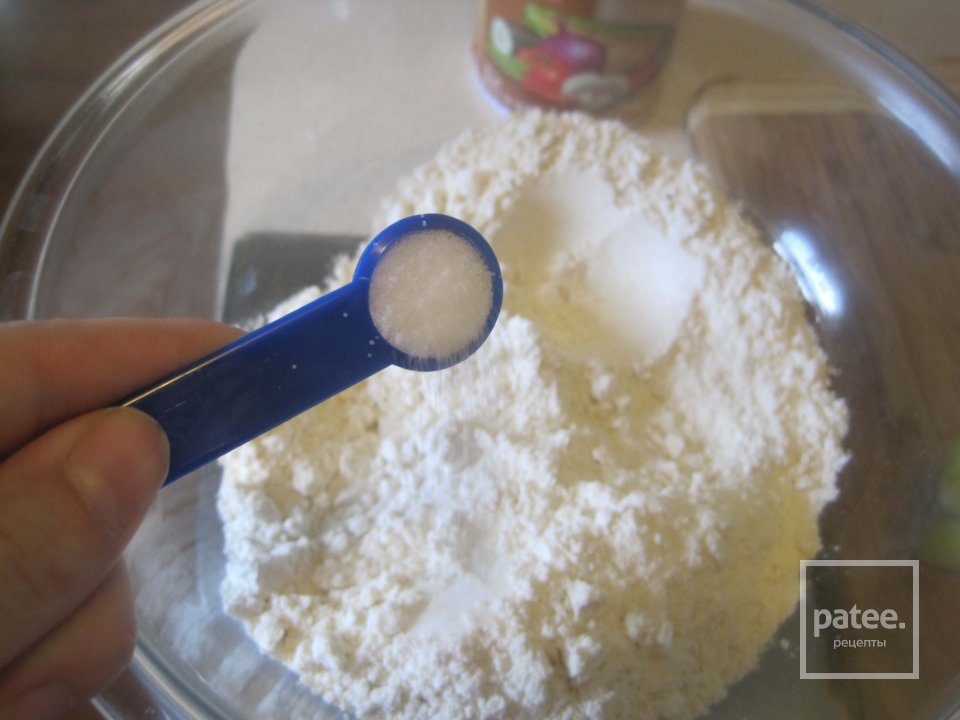 Яблочный пирог с орехами и беконом - Шаг 10