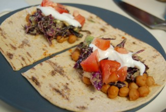 Тако с нутом и капустой